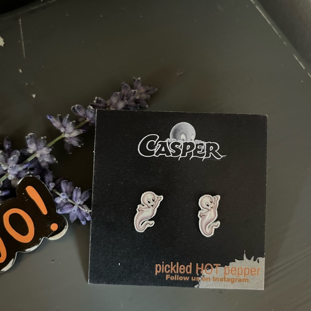 - Casper the friendly ghost 👻 Halloween 🎃 stud earring - stay spooky